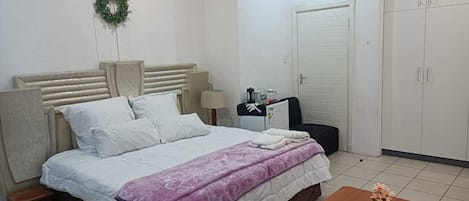 7 habitaciones, escritorio, tabla de planchar con plancha y wifi gratis