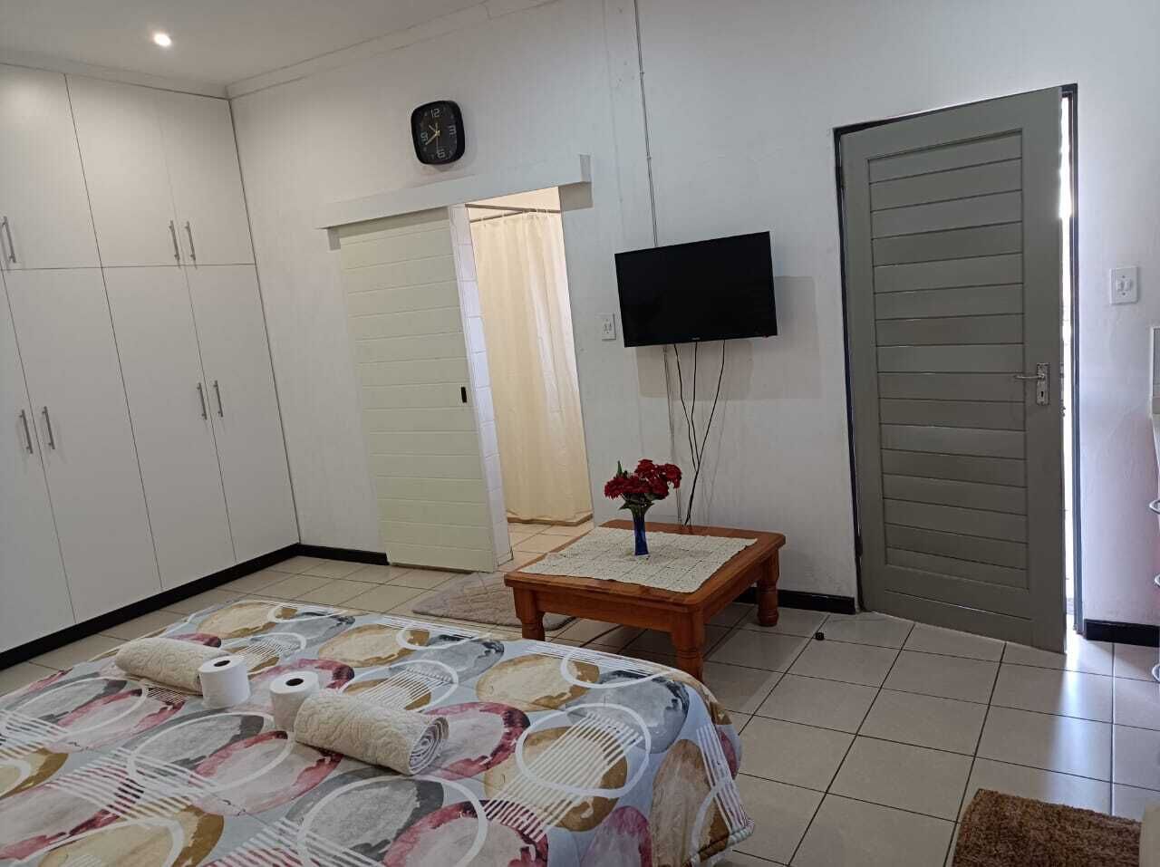 7 室のベッドルーム、デスク、アイロン / アイロン台、WiFi (無料)