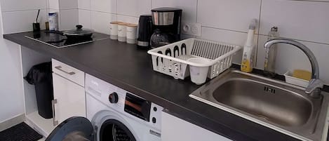 冰箱、微波炉、烤箱、炉灶