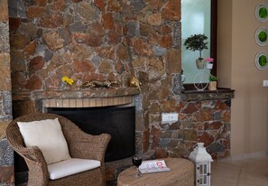 TV - Elounda Plaka Luxury Villa (Agios Nikolaos)