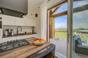 Fridge, microwave, dishwasher, coffee/tea maker