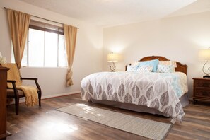 3 bedrooms, desk, iron/ironing board, free WiFi