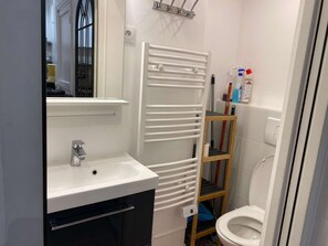 تجهيزات دش، مجففات شعر، مناشف