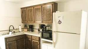 Coffee/tea maker, fridge, microwave, oven