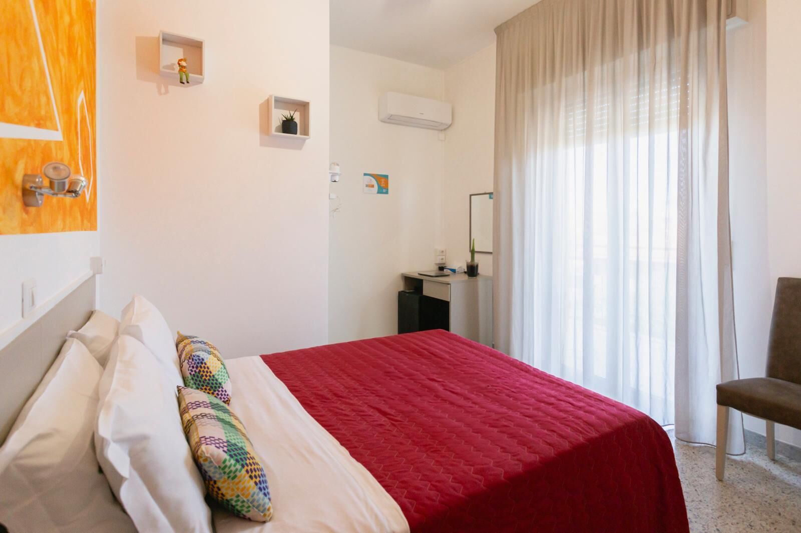 Chambre Standard, non-fumeurs, balcon | Coffres-forts dans les chambres, bureau
