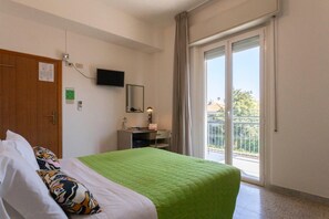 In-room safe, desk, laptop workspace, iron/ironing board - Hotel A Casa Nostra (Rimini)