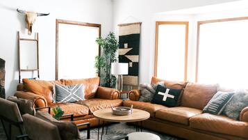 Smart TV, fireplace, video games, DVD player