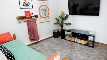 5 bedrooms, desk, iron/ironing board, travel cot