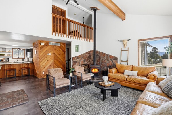 Smart TV, fireplace, video games, DVD player - Walk to Lake Cascade/Golf | 5BR Fireplace Retreat (Cascade)