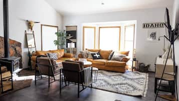 Smart TV, fireplace, video games, DVD player
