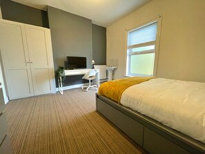 Casa City | 6 dormitorios, tabla de planchar con plancha, wifi gratis