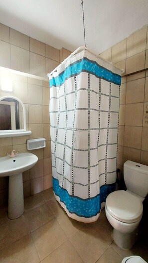 Basic Twin Room | Bathroom | Shower, free toiletries, towels, soap - Orkide Otel (Didim)