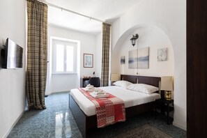 Iron/ironing board, travel cot, free WiFi, bed sheets