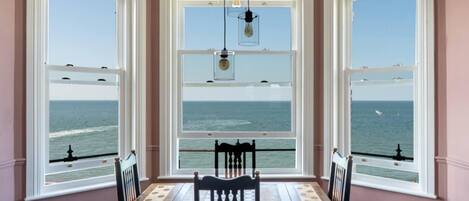 Apartment, Multiple Beds | Private kitchen | Fridge, microwave, oven, stovetop