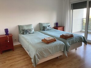 4 makuuhuonetta, silitysrauta/-lauta, vauvan matkasÀnky, ilmainen Wi-Fi