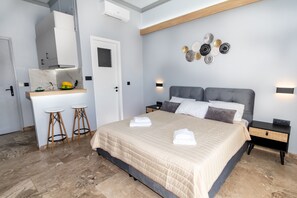 Studio | Mörkläggningsgardiner, ljudisolering och strykjärn/strykbräda