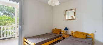 Swimming pool villa for 8 in Lacanau