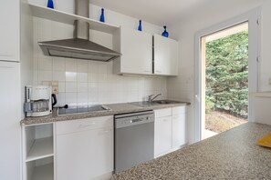 Kühlschrank, Mikrowelle, Ofen, Geschirrspüler