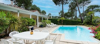 Swimming pool villa for 8 in Lacanau