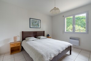 3 Schlafzimmer, Bügeleisen/Bügelbrett