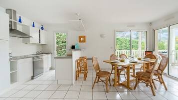 Réfrigérateur, micro-ondes, four, lave-vaisselle