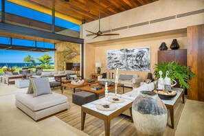 Televisión, chimenea y estéreo 