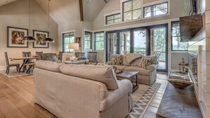 TV, fireplace, stereo