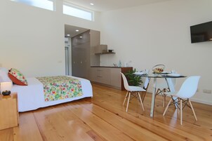 Suite studio | Lit de bébé portatif, accès au Wi-Fi (inclus), literie fournie