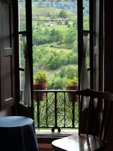 La Valleja getaway for groups seeking serenity and natural beauty of Picos
