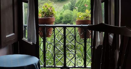 La Valleja getaway for groups seeking serenity and natural beauty of Picos