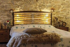 7 bedrooms, desk, travel crib, free WiFi - La Valleja getaway for groups seeking serenity and natural beauty of Picos (Ruenes)