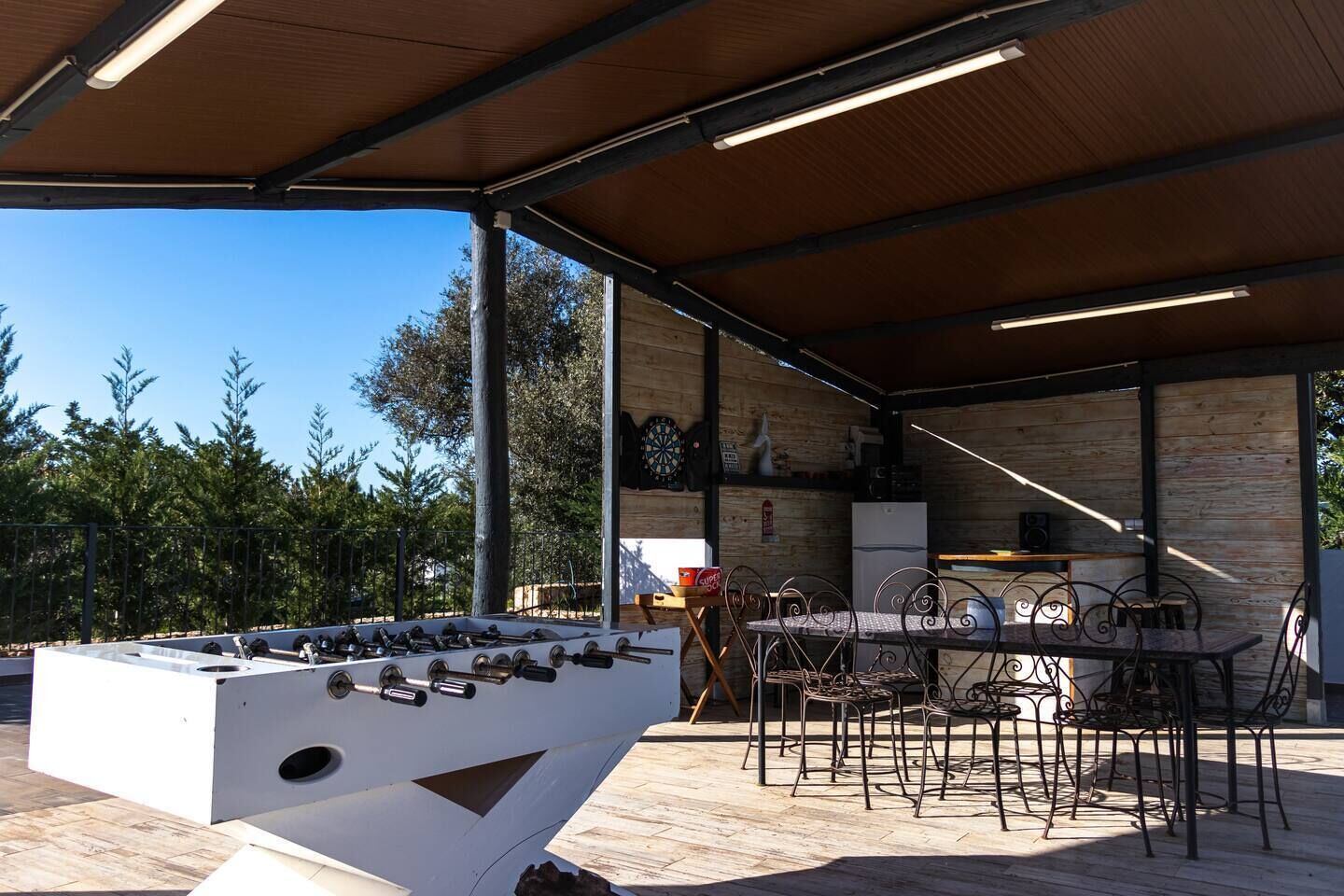 屋外ダイニングエリア