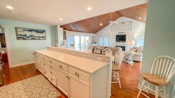 House, 3 Bedrooms | Private kitchen