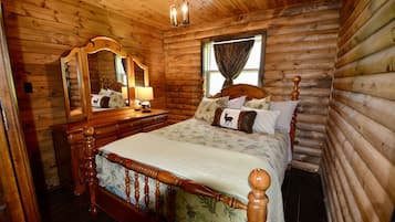 4 bedrooms, desk, iron/ironing board, free WiFi