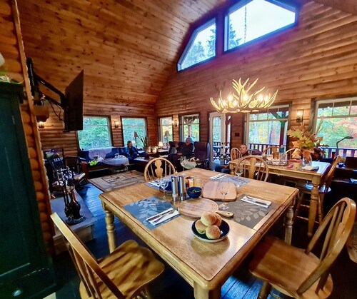 NEW Cast Away Grand Lodge... 4 - Bedroom with Hot Tub