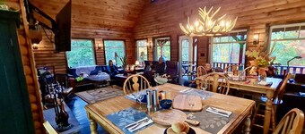 NEW Cast Away Grand Lodge... 4 - Bedroom with Hot Tub