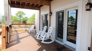 House, 5 Bedrooms | Balcony