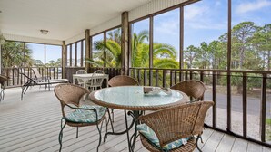 House, 4 Bedrooms | Balcony