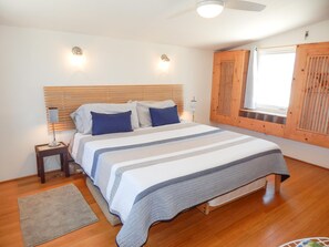 하우스, 침실 2개 | 2 개의 침실, 각각 다른 스타일의 인테리어, 각각 다르게 가구 비치