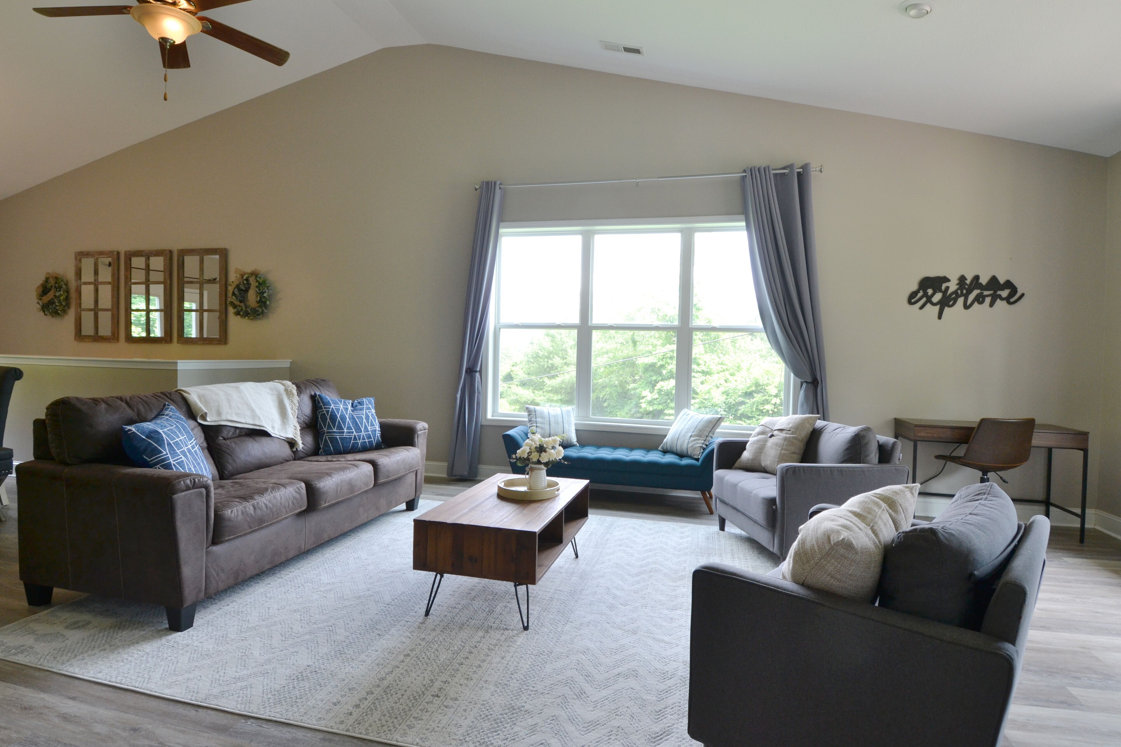 Smart TV, fireplace, DVD player, table tennis