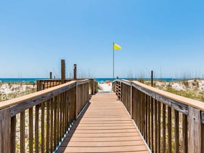 On the beach - Beachfront Views, Pools! (Orange Beach)
