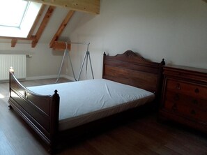 4 bedrooms, bed sheets