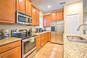 Fridge, microwave, stovetop, dishwasher