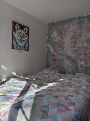 2 chambres, fer et planche à repasser, lit parapluie, draps fournis