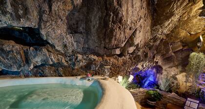 Nuevo: Precioso Jacuzzi Troglodita, a 20m de la playa, con patio, A/C, WiFi