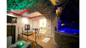 2 bedrooms, desk, iron/ironing board, travel crib