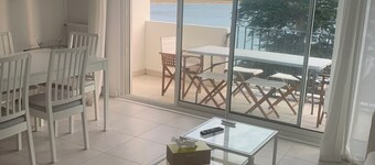 Appartement pieds dans l’eau dans parc arboré