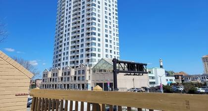 Run-AC Villa- Block from Ocean Casino and Waterpark!