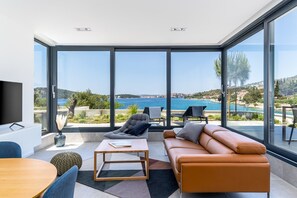 TV, table tennis, stereo - Villa Roots - Perfectly designed villa located on the coast of Ražanj bay, a village near Primošten and Rogoznica (Razanj)