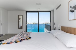 5 chambres, fer et planche à repasser, Wi-Fi, draps fournis